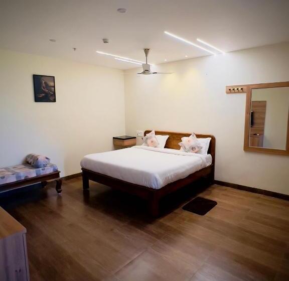 Suite, Gokulam Grand