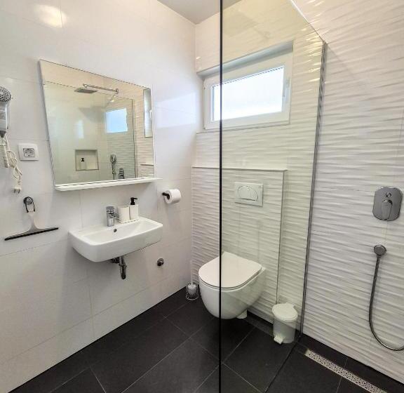 اتاق استاندارد سه نفره, Principessa Rooms