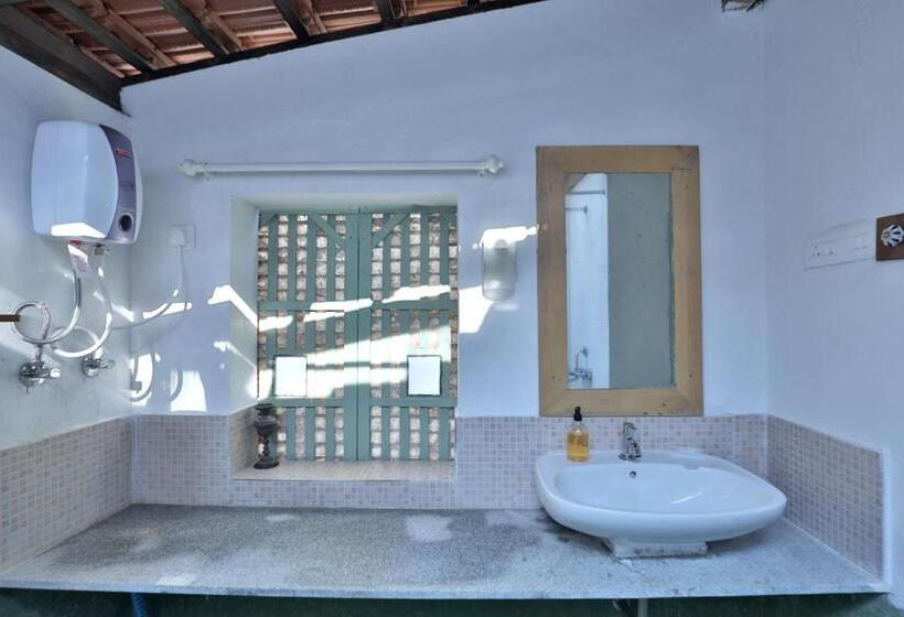 Номер Стандарт, Caju Grove   The Big Yellow Goan House