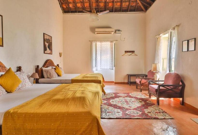 Семейный Номер, Caju Grove   The Big Yellow Goan House