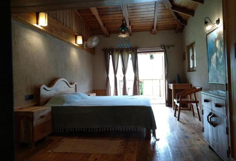 디럭스 룸, Osho Himalayas Meditation Resort
