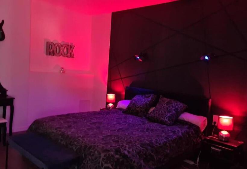 Номер Стандарт, La Fermette   Chambre Rock! De 45m2 Avec Lit King Size Proche D Arras