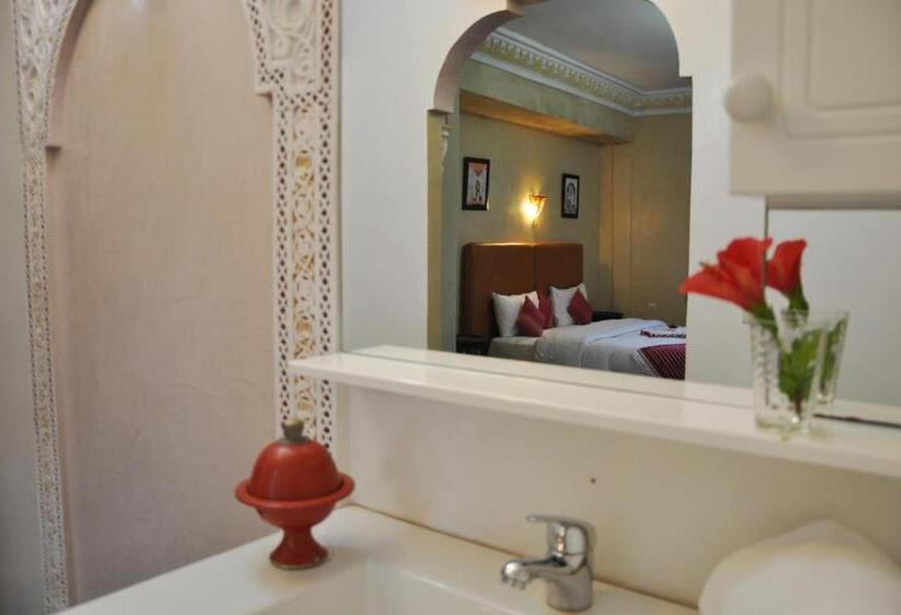 اتاق استاندارد برای معلولان, Riad Hamdani