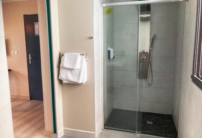 اتاق لوکس با تخت دو نفره بزرگ, La Villa Kazuera