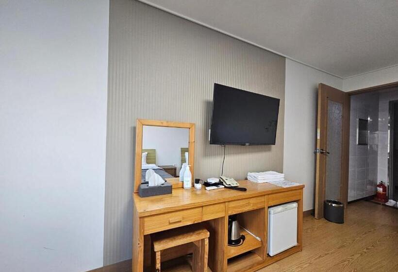 디럭스 트리플 룸, Samda Hostel