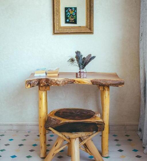 Family Suite, Diar Illi