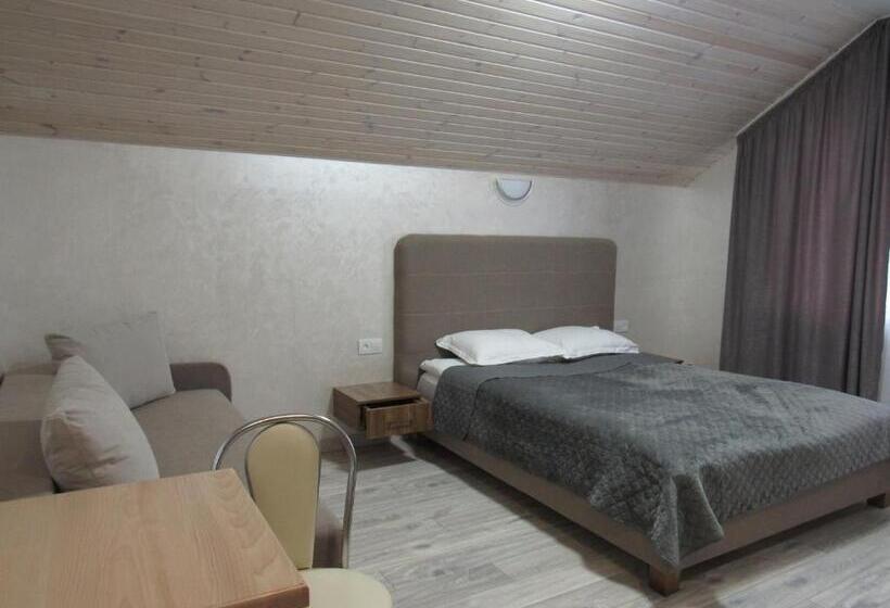 Family Suite, Solomiia