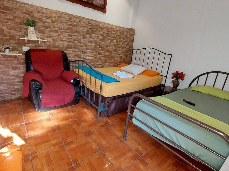 스탠다드 트리플 룸, Hostal Ruinas De San Sebastián