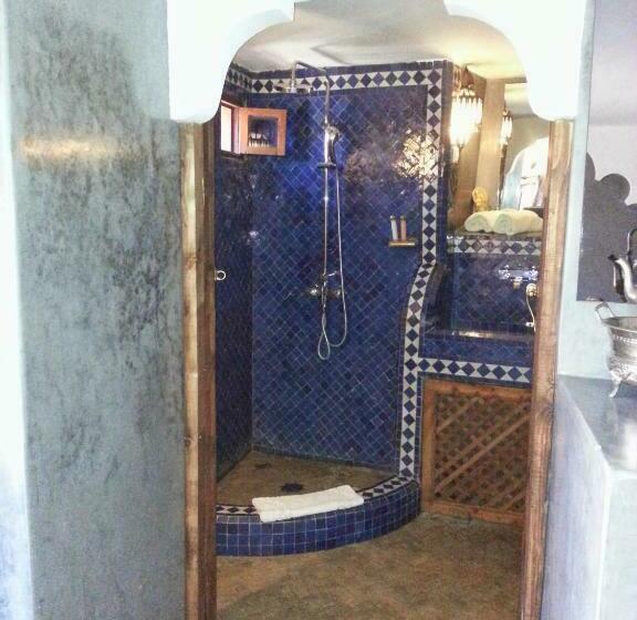 اتاق خانوادگی, Les Bains De Fez Tara