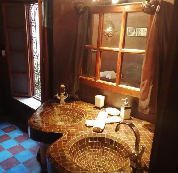 اتاق سوپریور با تخت بزرگ, Les Bains De Fez Tara