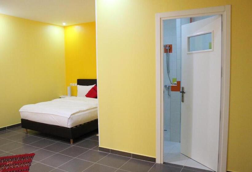غرفة قياسية ثلاثية, Auberge Tinit