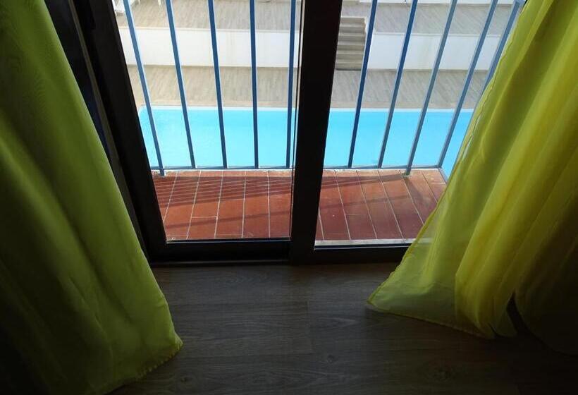 Номер Стандарт Вид на Бассейн, Casazul M&b