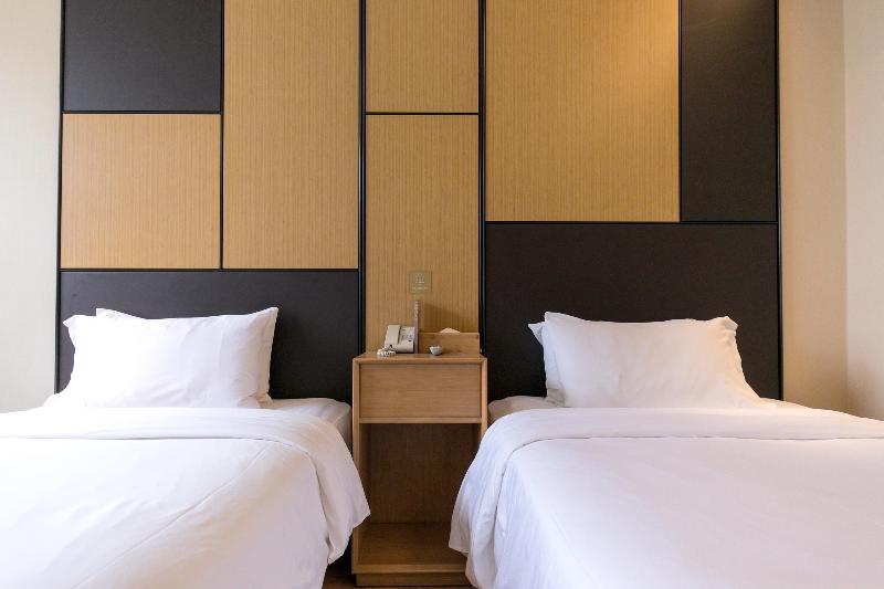 Номер Стандарт, Ji  Shanghai Zhangjiang Huaxia Middle Road