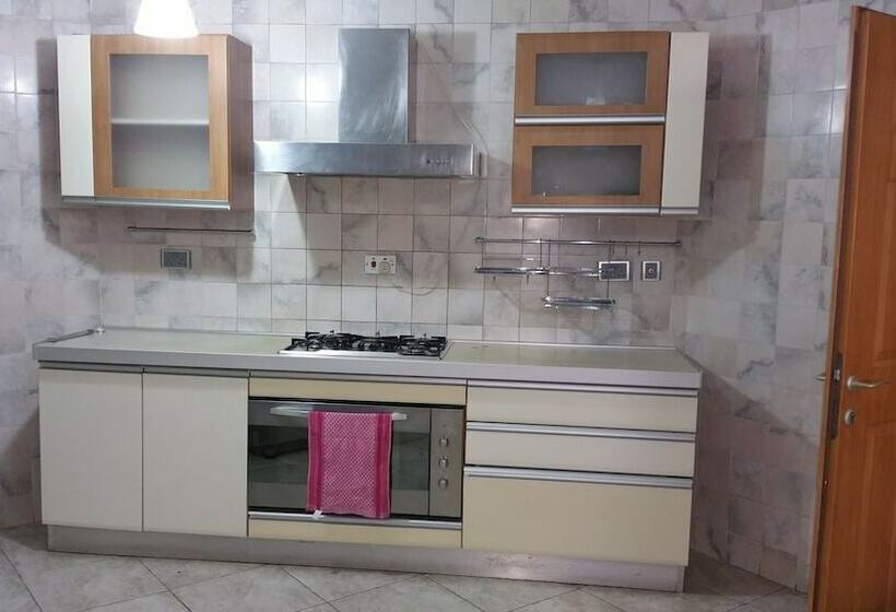 Апартаменты 3 Спальни, Dream Court Apartment