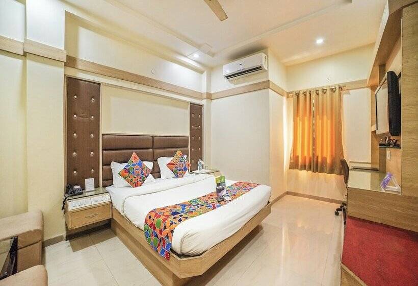 Номер Deluxe, Fabhotel Santoor Geeta Bhawan Square