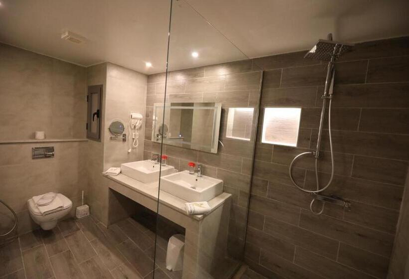 1 Bedroom Penthouse Apartment, Suites Hôtel Les Charmilles & Spa