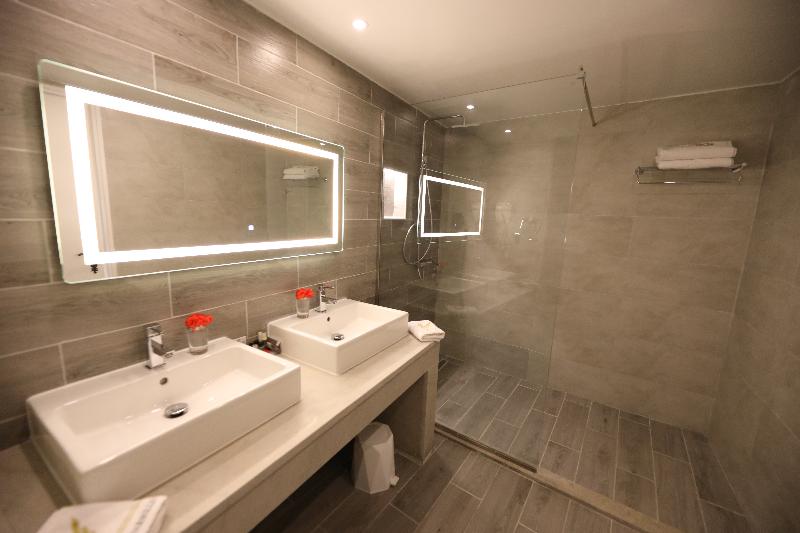 آپارتمان 3 خوابه, Suites Hôtel Les Charmilles & Spa
