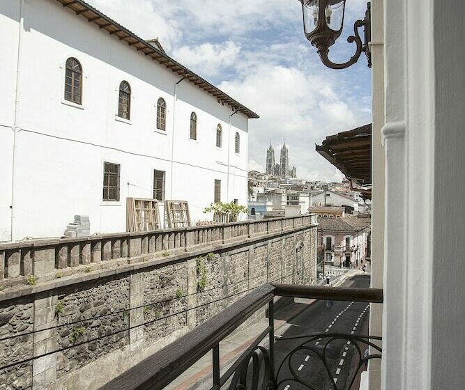패밀리 룸, Colonial San Agustin