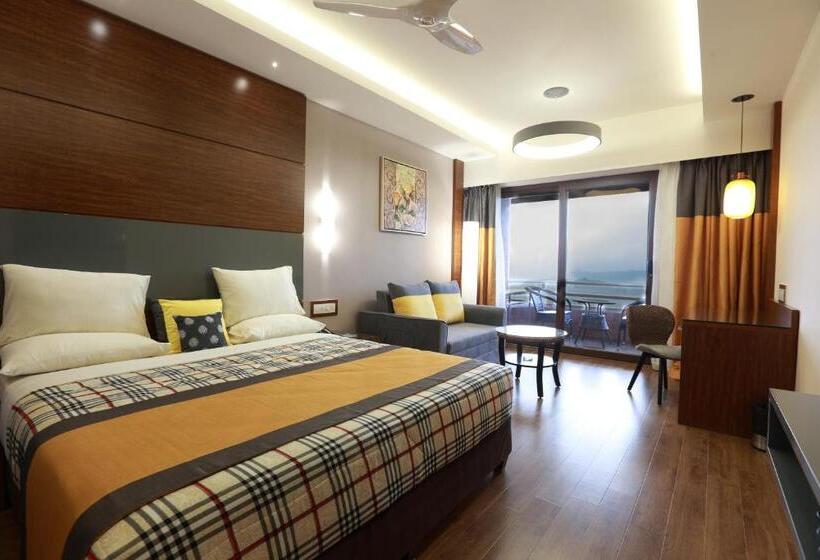 带阳台的豪华间, Nahar Retreat & Spa