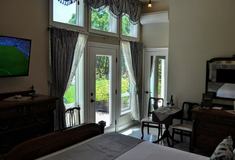 Люкс, The River Belle Inn