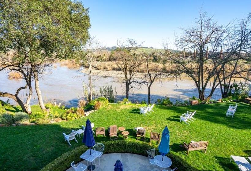 Люкс Вид на Реку, The River Belle Inn