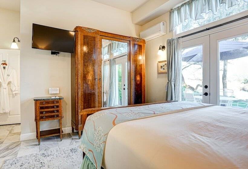 Люкс, The River Belle Inn