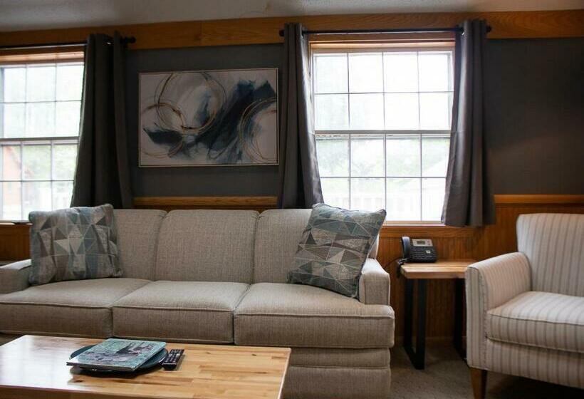 Family Suite, New England Inn & Lodge