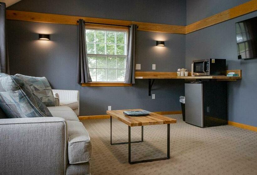 سوییت خانوادگی, New England Inn & Lodge
