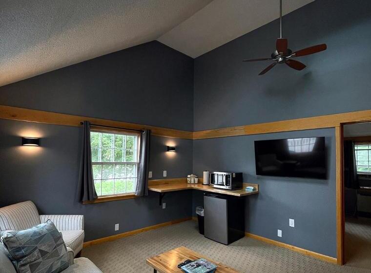 Family Suite, New England Inn & Lodge