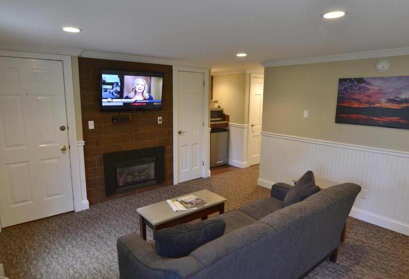 Family Suite, New England Inn & Lodge