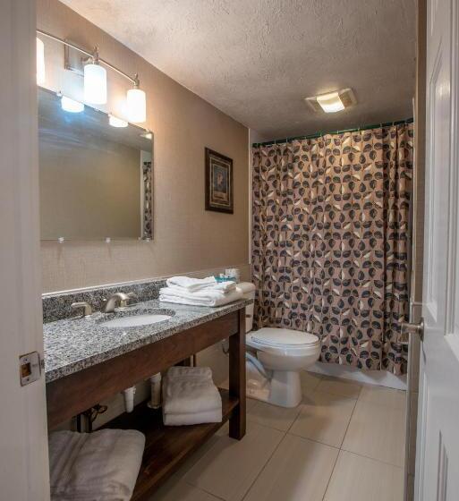 سوییت, New England Inn & Lodge
