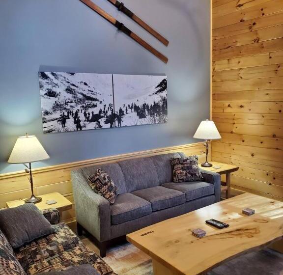 Дом 3 Спальни, New England Inn & Lodge