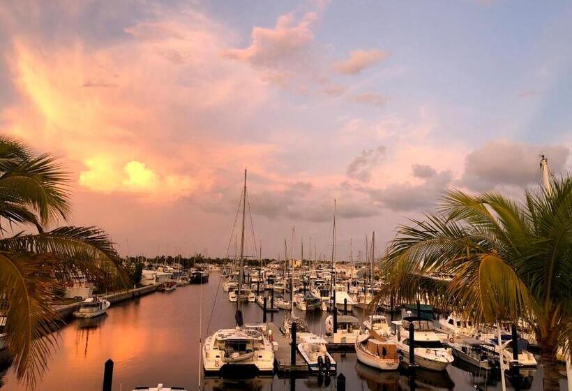 חדר סטנדרט מותאם לאדם עם מוגבלויות, The Perry Hotel & Marina Key West