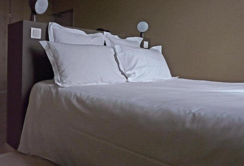 Номер Стандарт, Hôtel Courtille De Solutré