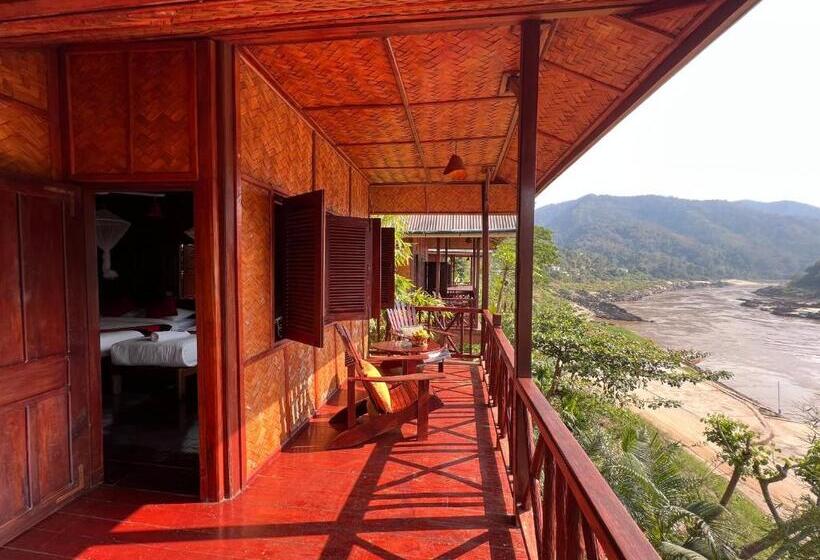 Трехместный Номер Стандарт с Видом, Mekong Riverside Lodge