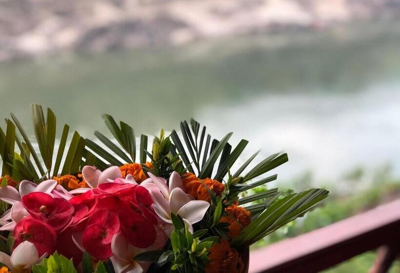 اتاق استاندارد سه تخته با چشمانداز, Mekong Riverside Lodge