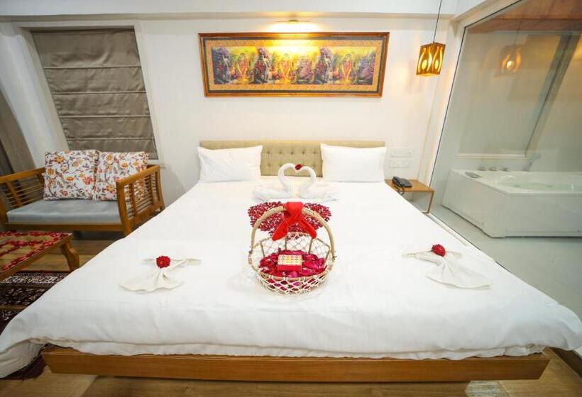 Люкс Вид на Горы, Eshi Resorts And Restaurant   Bhimashankars Jungle Luxury Resort