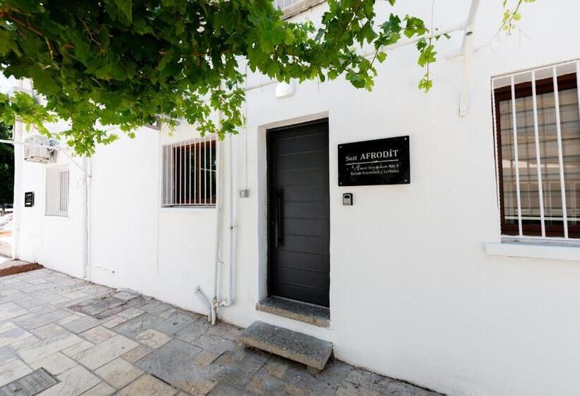 Четырехместный Номер Стандарт, Nicosia Suites