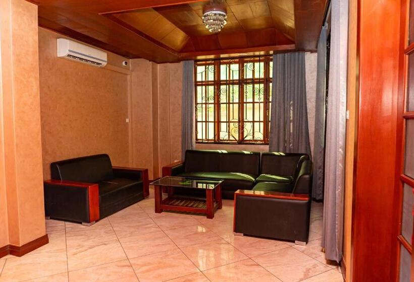 Номер Стандарт, Graceland Arusha