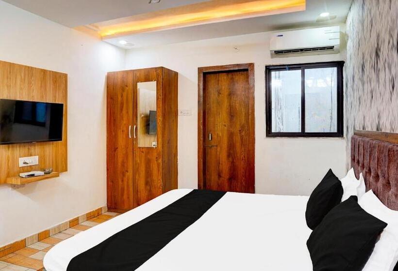 اتاق کلاسیک سه تخته, Oyo Shyam Palace Hotel And Restaurant