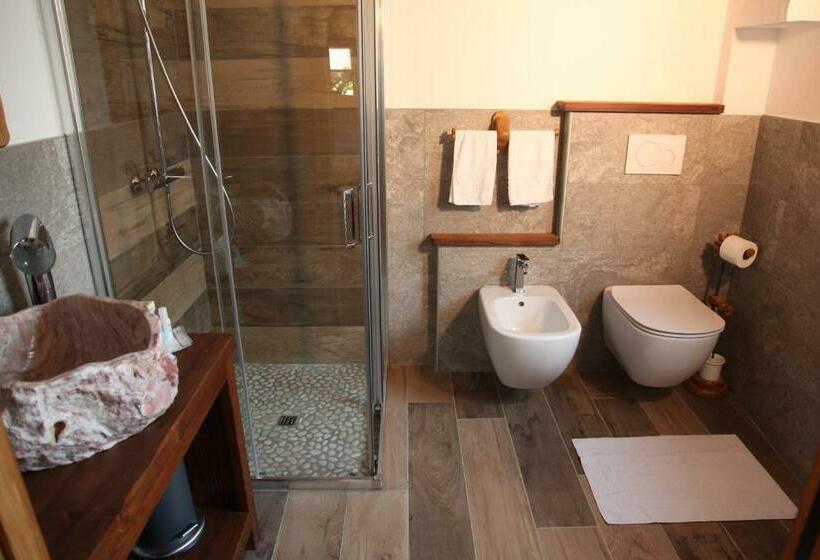 اتاق لوکس خانوادگی, Mi Casa Tu Casa