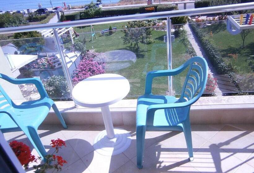 غرفة قياسية مطلّة علي البحر مزوَّدة بشُرفة, Villa Flaga