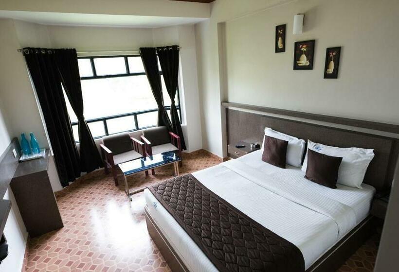 Deluxe Rum, Munnar Castle