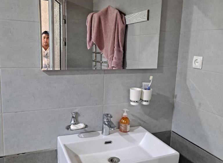 חדר משפחתי, Grand House Hostel