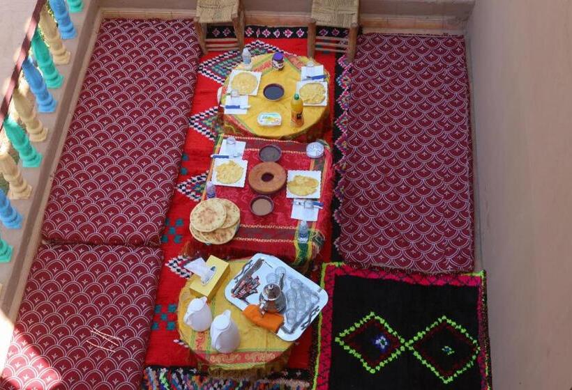 اتاق خانوادگی با چشم‌انداز باغ, Gite Gougadir Imoughlad