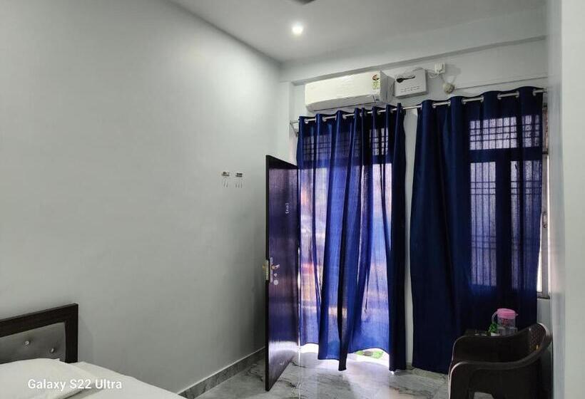 Номер Deluxe, Goroomgo Hotel Raghubir Nikunj Homestay Ayodhya