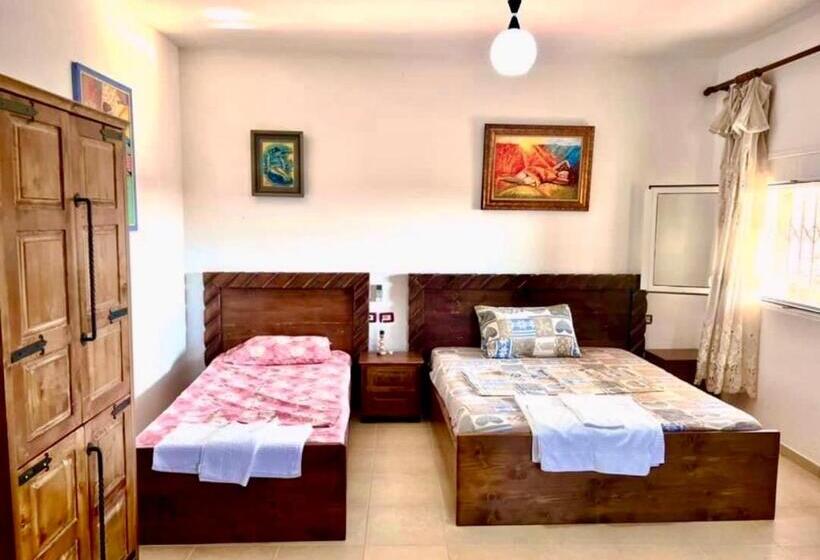 חדר לארבעה סטנדרטי עם מרפסת, Jardin Miraculeux