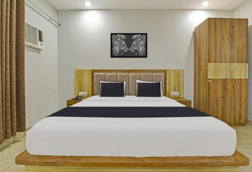 اتاق کلاسیک سه تخته, Super Hotel O Gauri Shankar