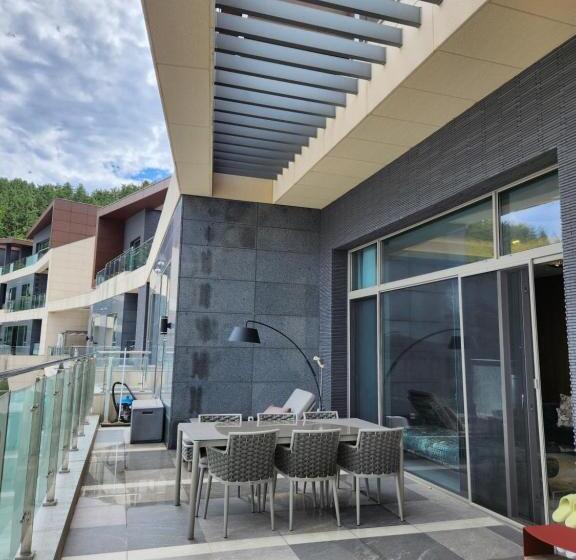 غرفة قياسية رباعية مطلة على البحر, Haeundae Beach Golf & Resort   Ocean Terrace