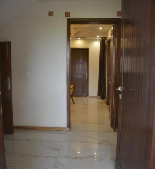 اتاق اکونومی, Ukasha Guest House